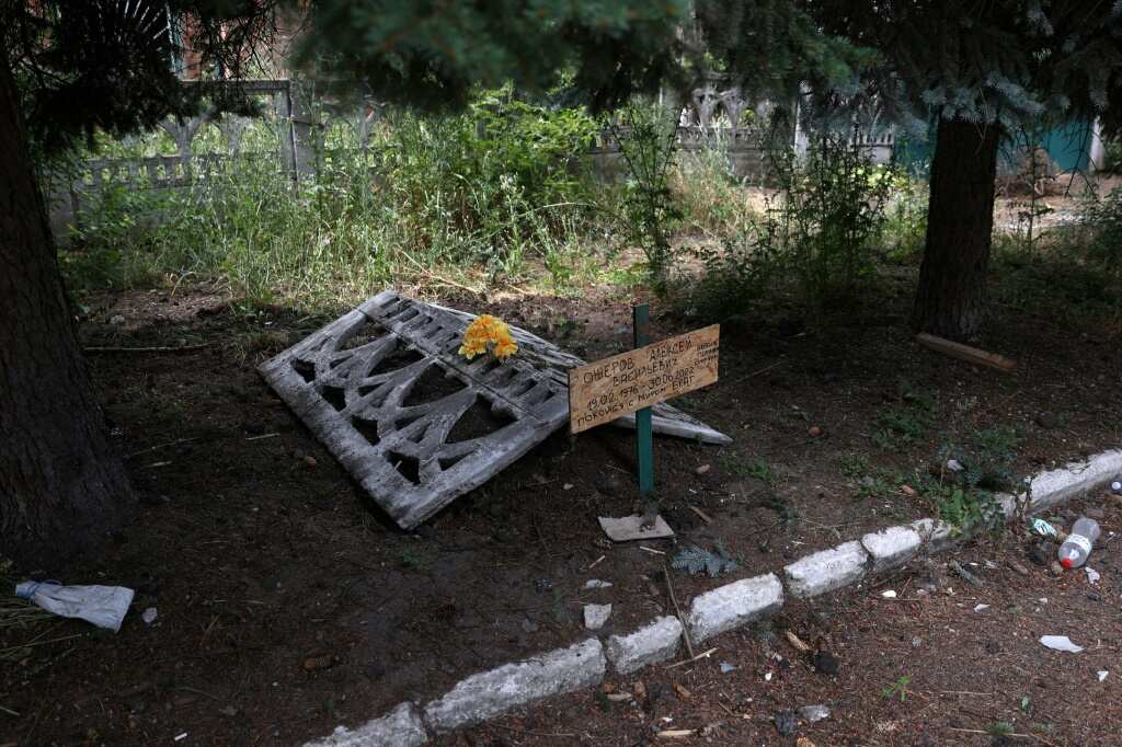 In Ukraine's Siversk, a grave dug on a sidewalk