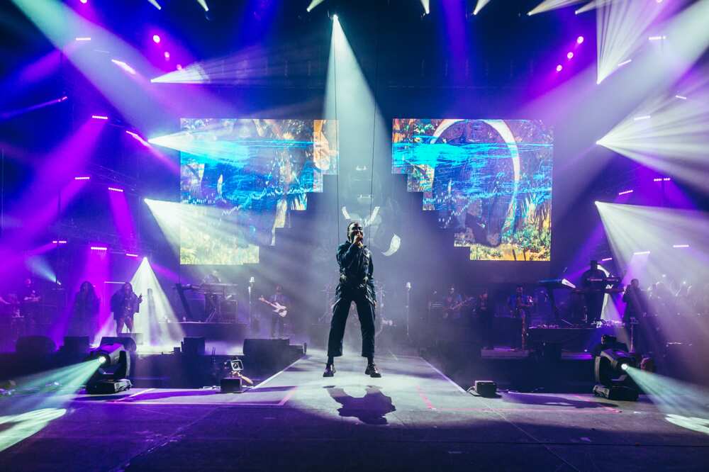 Burna Boy se produit au SSE Arena Wembley le 3 novembre 2019 à Londres, en Angleterre. (Photo de Joseph Okpako/WireImage)