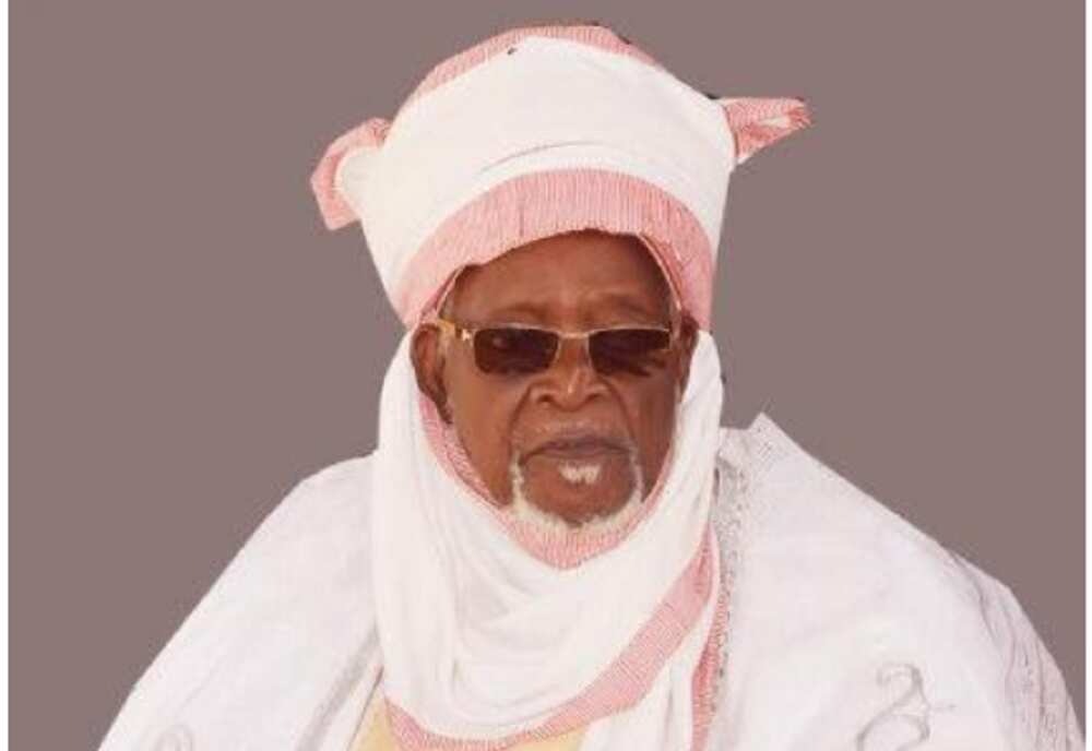Sarki mai daraja ta ɗaya a Arewa ya rasu bayan shekaru 45 kan karagar mulki Sarki mai daraja ta ɗaya a Arewa ya rasu bayan shekaru 45 kan karagar mulki