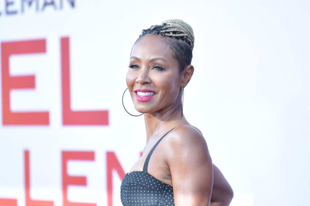 Jada Pinkett Smith qui mesure 1,52 m de taille