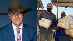 Interesting photos as Australian high commissioner buys roadside bread in African nation
