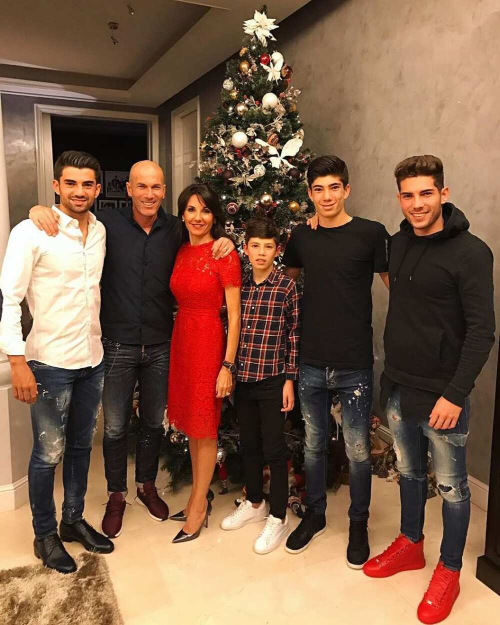 Biographie de Véronique Zidane: Qui est la femme de Zinedine Zidane? Biographie de Véronique Zidane: Qui est la femme de Zinedine Zidane?
