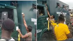 Video emerges as kind Nigerians shower prisoners with plenty cash in Port Harcourt, people react massively
