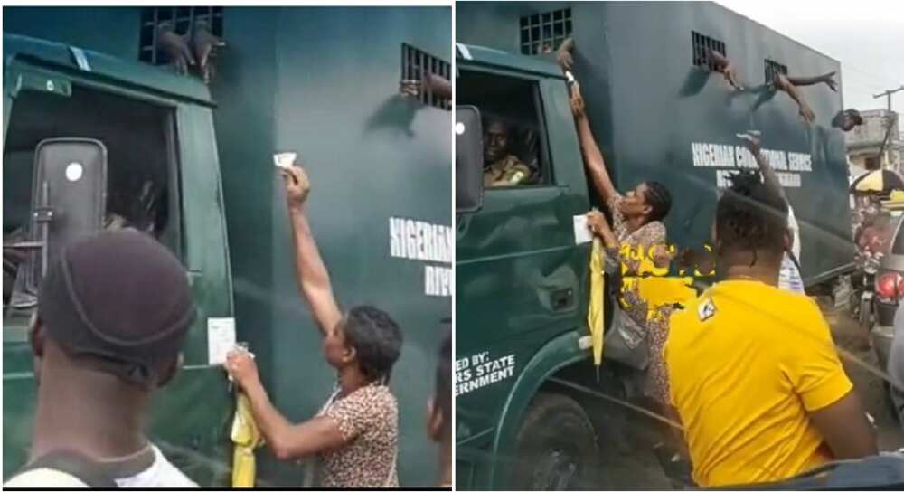 Port Harcourt residents give cash to prisoners. Port Harcourt residents give cash to prisoners.