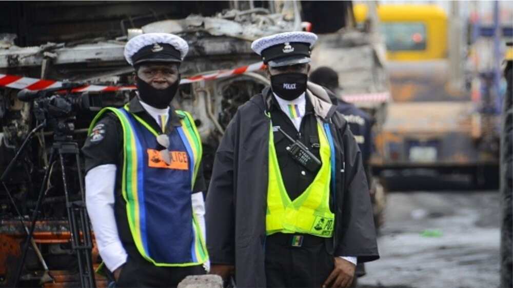 Fasinjoji 14 Sun Kone Kurmus Yayin da Motar Bas Ta Kama Wuta a Kan Babbar Hanyar Legas Zuwa Ibadan Fasinjoji 14 Sun Kone Kurmus Yayin da Motar Bas Ta Kama Wuta a Kan Babbar Hanyar Legas Zuwa Ibadan