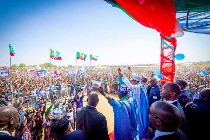 Buhari asks Nigerians to vote for Tinubu