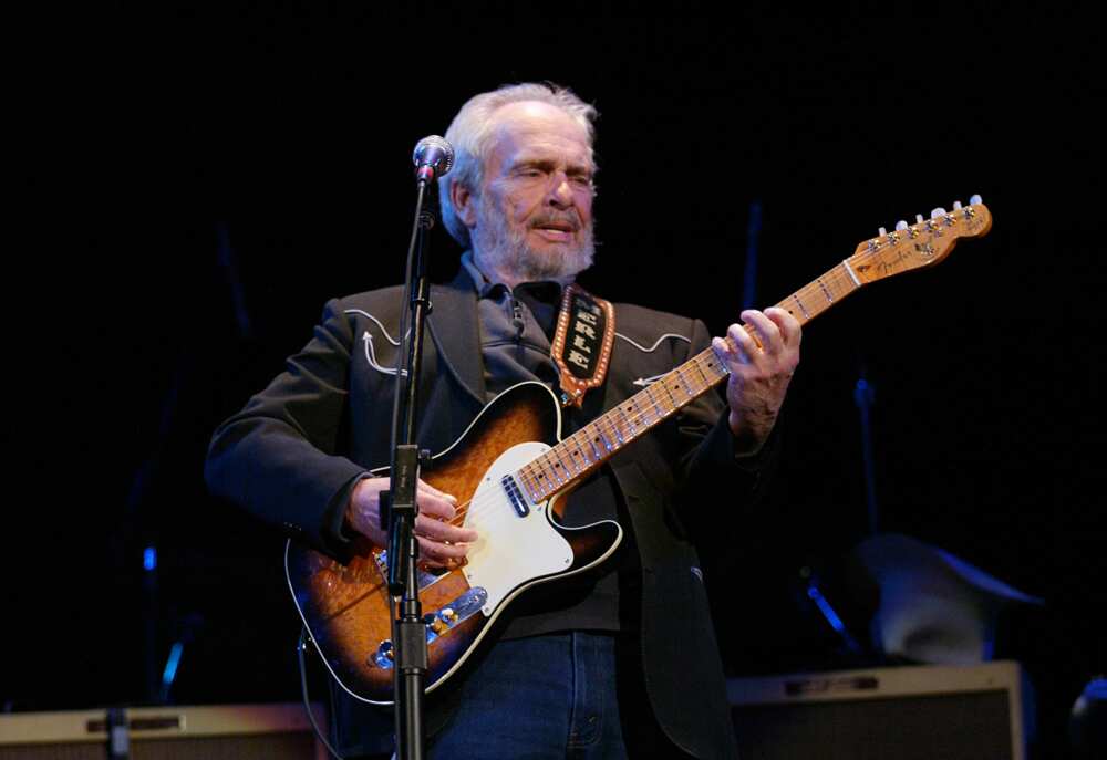 how tall was merle haggard