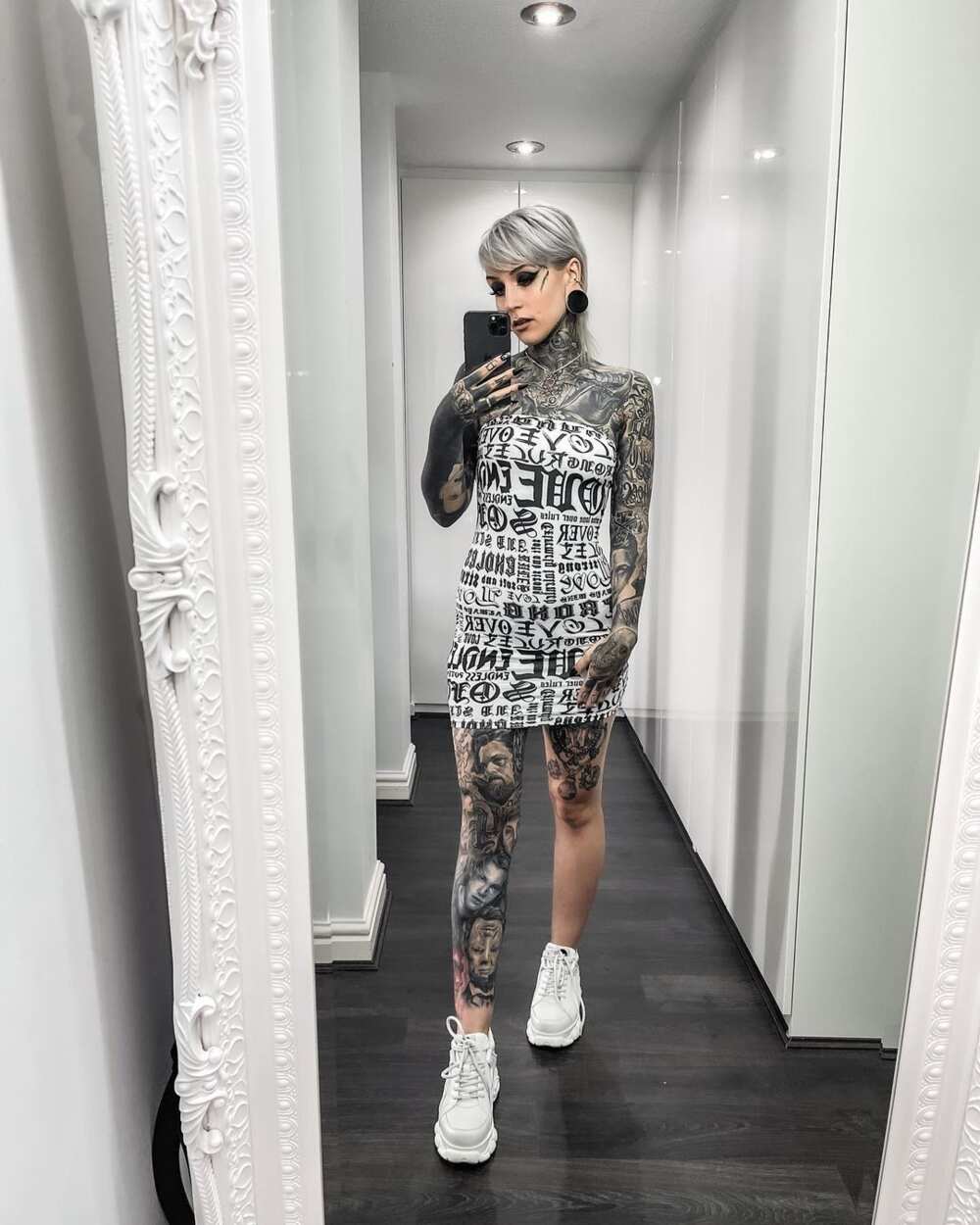 Monami Frost's age