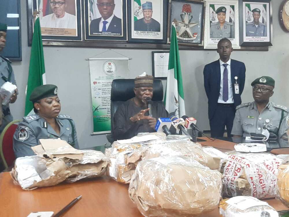 Coronavirus: Customs releases 247 truckloads of relief items worth N3.2bn Coronavirus: Customs releases 247 truckloads of relief items worth N3.2bn