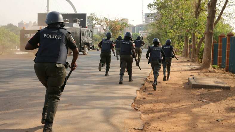 Coronavirus: Lagos protesters kick against COVID-19 lockdown, attack police officers