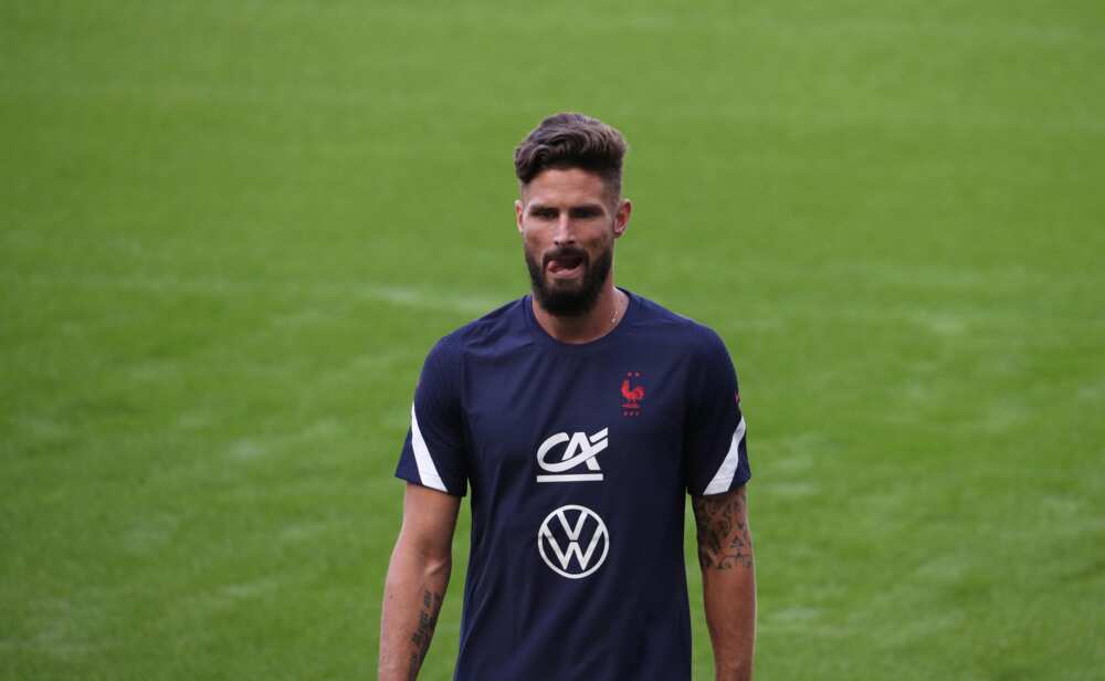 Olivier Giroud, Chelsea star, reportedly eyes a move away from Stamford Bridge