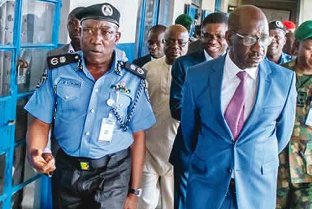 Obaseki ya roki jami'an 'yan sanda da su koma bakin ayyukansu Obaseki ya roki jami'an 'yan sanda da su koma bakin ayyukansu