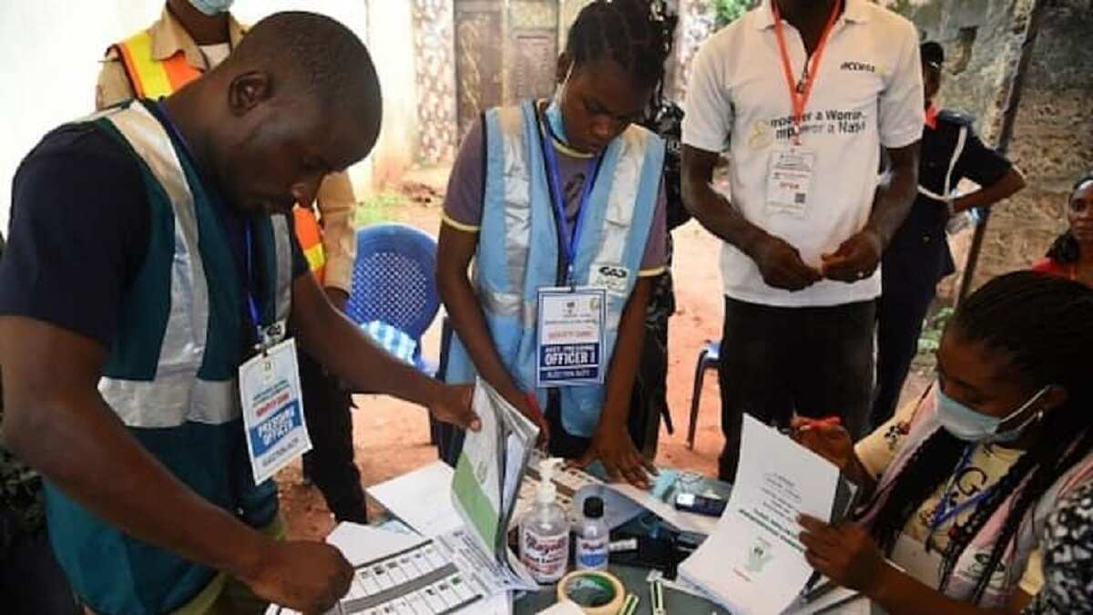 Yanzu: Babban jam'iyyar siyasa ta dakatar da shugabanta na ƙasa, da sakatare, ta bada muhimmin dalili