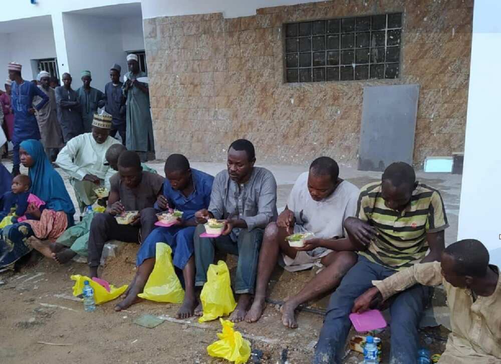 Hounan mutum 11 da Matawalle ya ceto daga hannun 'yan bindiga Hounan mutum 11 da Matawalle ya ceto daga hannun 'yan bindiga