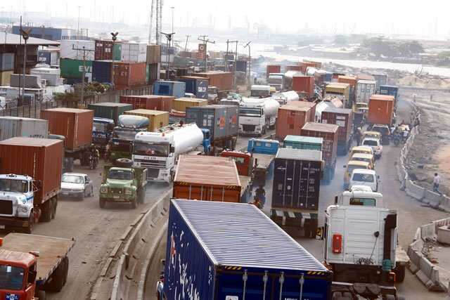 Report: It takes over N1 million to move a container from Apapa to Lagos  mainland or it stays trapped - Legit.ng