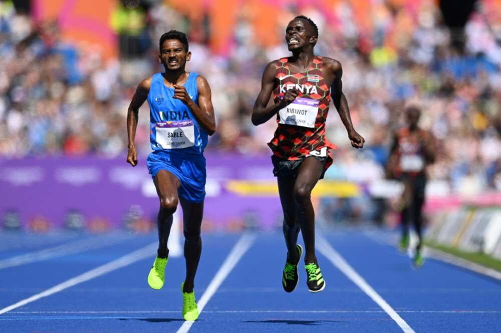 Kenya's Abraham Kibiwot (right) beats India's Avinash Mukund Sable to gold in the men's 3000m steeplechase at the Commonwealth Games