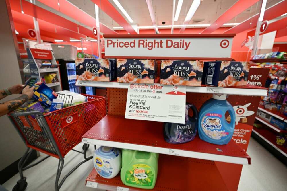 Americans continue to use their savings to spend, despite high inflation Americans continue to use their savings to spend, despite high inflation