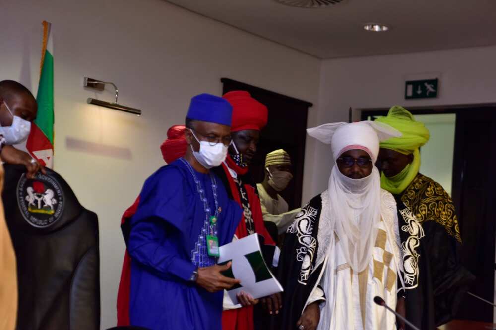 Hotunan ganawar Sarkin Zazzau da Gwamna Nasir El-Rufai a Kaduna Hotunan ganawar Sarkin Zazzau da Gwamna Nasir El-Rufai a Kaduna