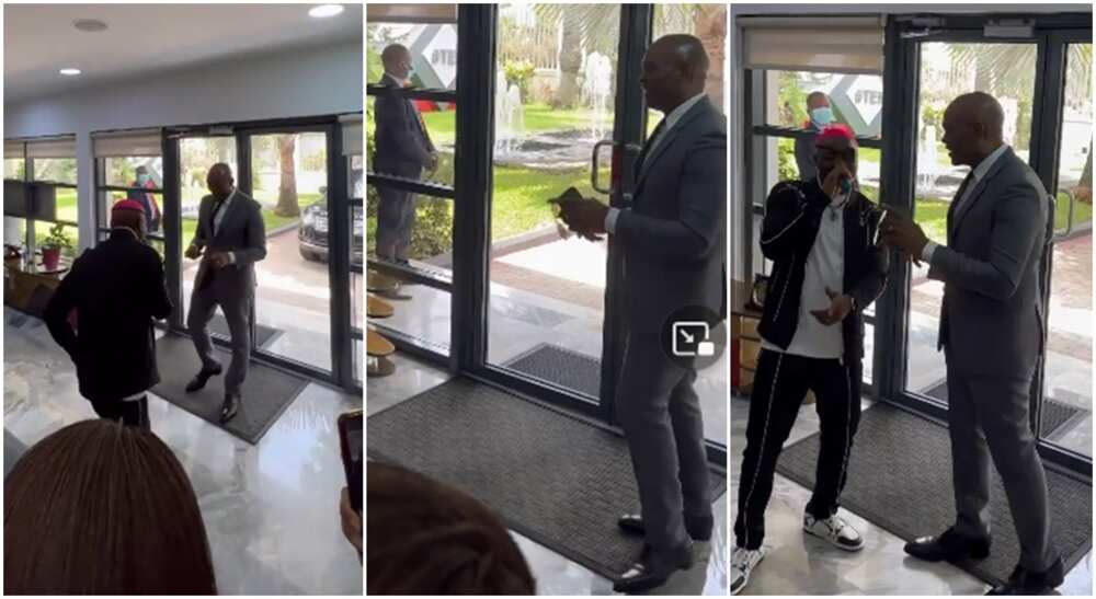 Tony Elumelu does beautiful and amazing dance with singer Ruger Tony Elumelu does beautiful and amazing dance with singer Ruger