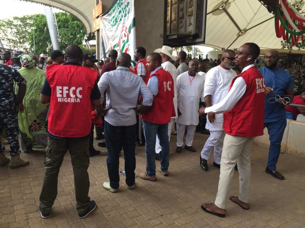 EFCC Operatives, PDP Presidential Primary Venue, Delegates Inducement