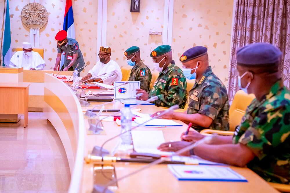 Insecurity: Buhari Makes Fresh Promise to Nigerians, Gives Service Chiefs New Mandate