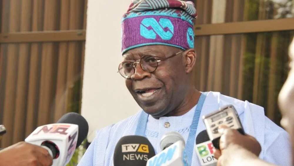 A karon farko, Tinubu ya magantu a kan daina biyan tsoffin gwamnonin Legas fansho A karon farko, Tinubu ya magantu a kan daina biyan tsoffin gwamnonin Legas fansho
