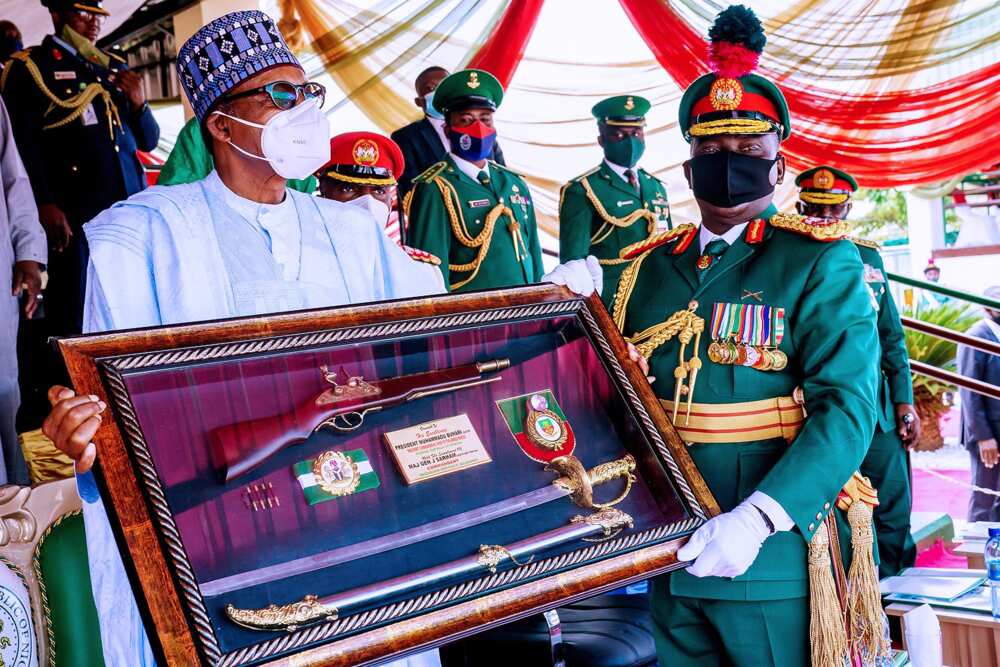 Shugaba Buhari ya halarci taron yayen sabbin Sojoji a NDA (Hotuna) Shugaba Buhari ya halarci taron yayen sabbin Sojoji a NDA (Hotuna)