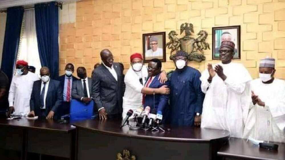 Da Duminsa: Ayade Ya Shawarci Sauran Gwamnonin PDP Su Shigo APC Da Duminsa: Ayade Ya Shawarci Sauran Gwamnonin PDP Su Shigo APC
