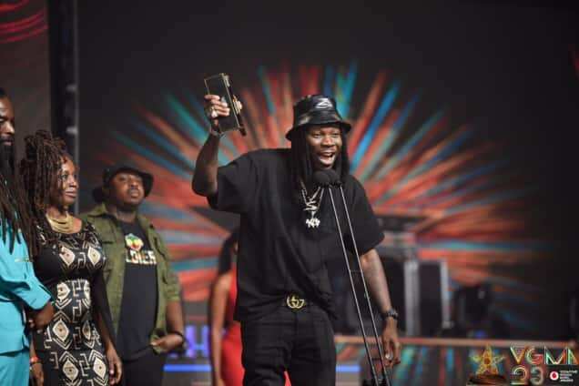 Stonebwoy Receiving An Award At VGMA23