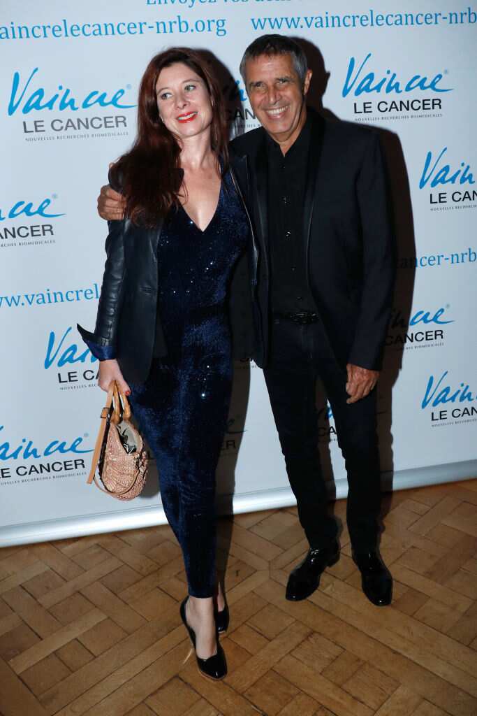 Le chanteur Julien Clerc et son épouse, l'auteur Hélène Gremillon, assistent à la soirée-bénéfice "Vaincre Le Cancer" au Cercle de l'Union Interalliée le 11 septembre 2018 à Paris, France. (Photo de Rindoff Petroff/Castel)
