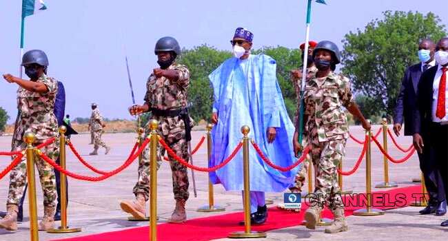 Da Dumi-Dumi: Buhari Ya Isa Borno, Ya Yi Jawabi Ga Sojoji Da Dumi-Dumi: Buhari Ya Isa Borno, Ya Yi Jawabi Ga Sojoji