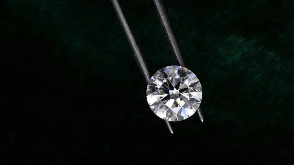 A round diamond stone