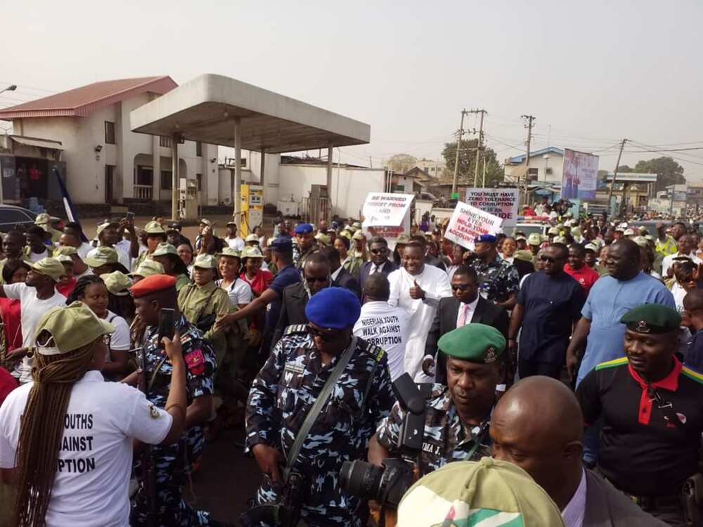 Governor Ugwuanyi, EFCC, Corps members march against corruption in Enugu