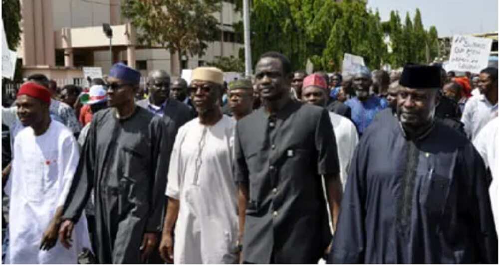 Shehu Sani: Tuni Da Buhari Ya Shirya Zanga-Zanga Idan da Jonathan Ne Ya Tara Bashi Kamar Yadda Ya Yi Shehu Sani: Tuni Da Buhari Ya Shirya Zanga-Zanga Idan da Jonathan Ne Ya Tara Bashi Kamar Yadda Ya Yi