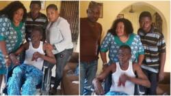 Actress Foluke Daramola-Salako donates a wheelchair to visually impaired veteran act Pa Kasumu (photos)