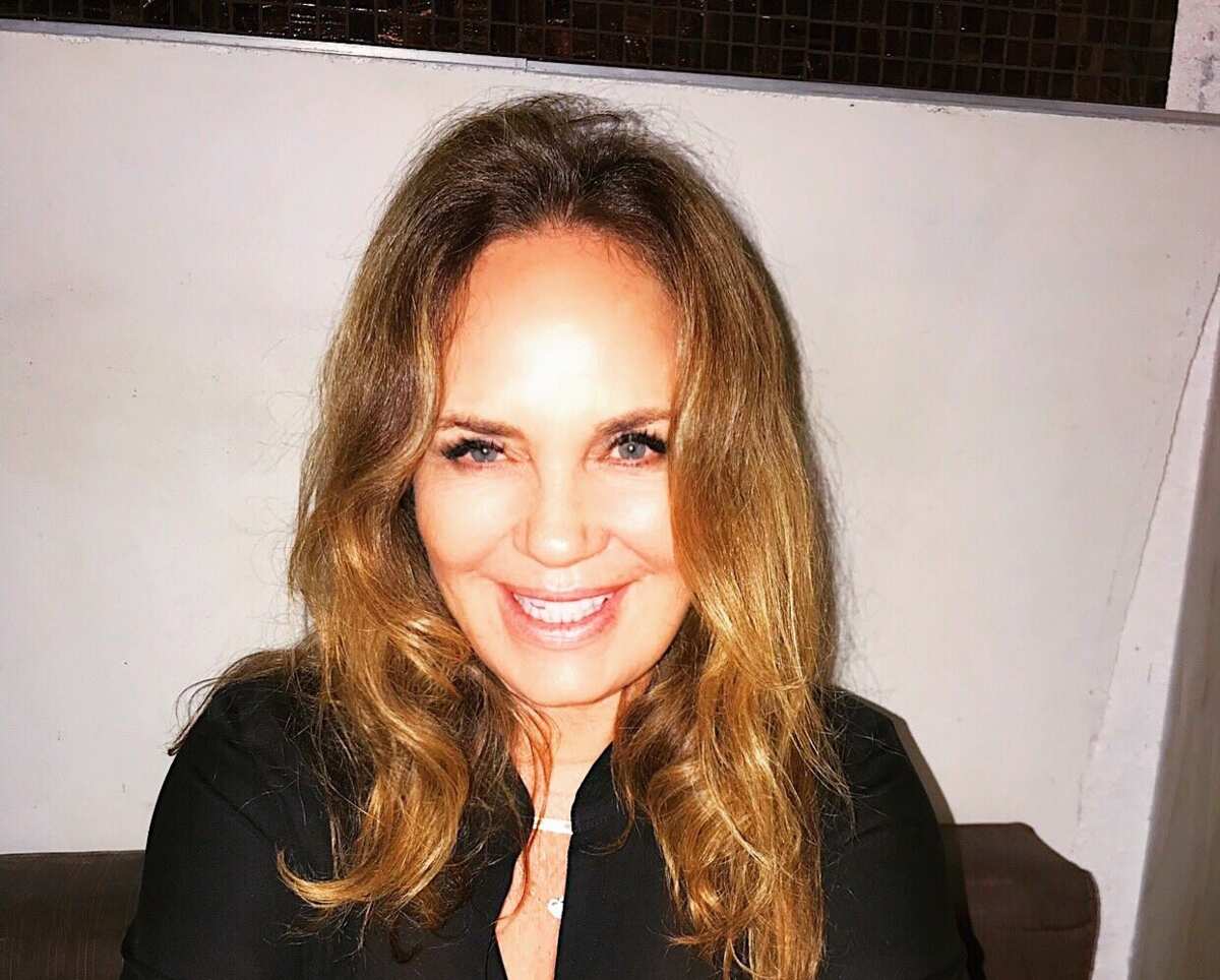 Catherine Bach bio: age, net worth, daughters, where is she now? - Leg