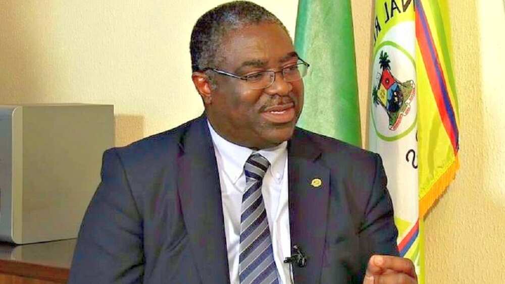 Da duminsa: EFCC ta yi tsohon shugaban FIRS kiran gaggawa Da duminsa: EFCC ta yi tsohon shugaban FIRS kiran gaggawa