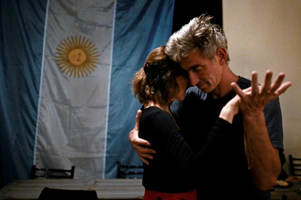 The biting economic crisis is not enough to deter Buenos Aires's tango enthusiasts
