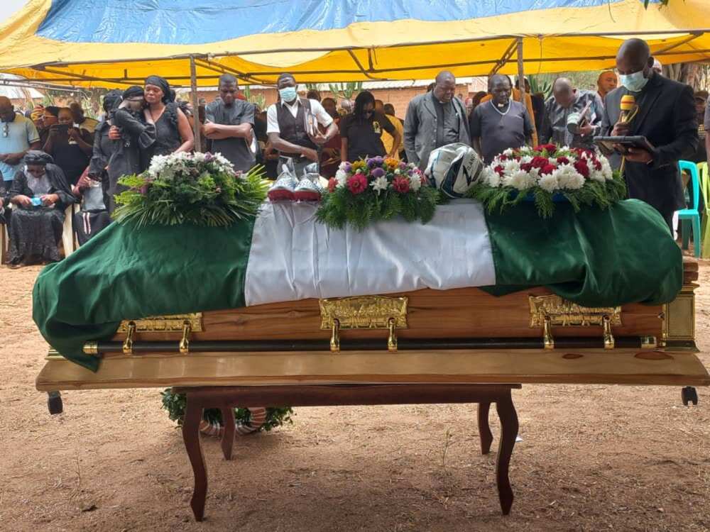 NFF President, Amaju Pinnick, Attend Funeral Mass for Former Super Eagles Midfielder NFF President, Amaju Pinnick, Attend Funeral Mass for Former Super Eagles Midfielder