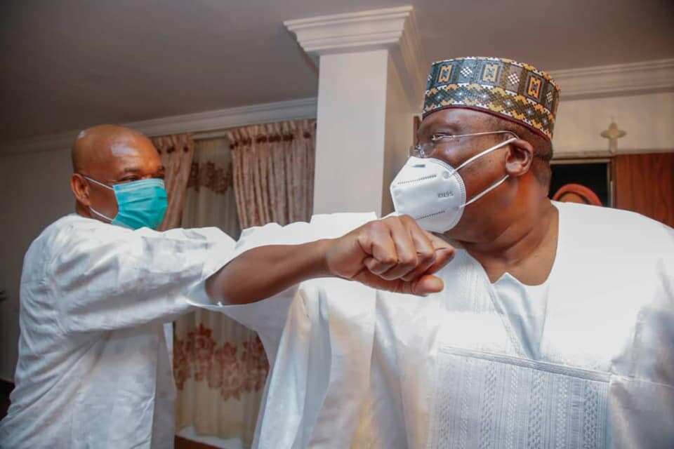 Ahmed Lawan ya jagoranci tawagar Sanatoci zuwa gidan Orji Kalu Ahmed Lawan ya jagoranci tawagar Sanatoci zuwa gidan Orji Kalu