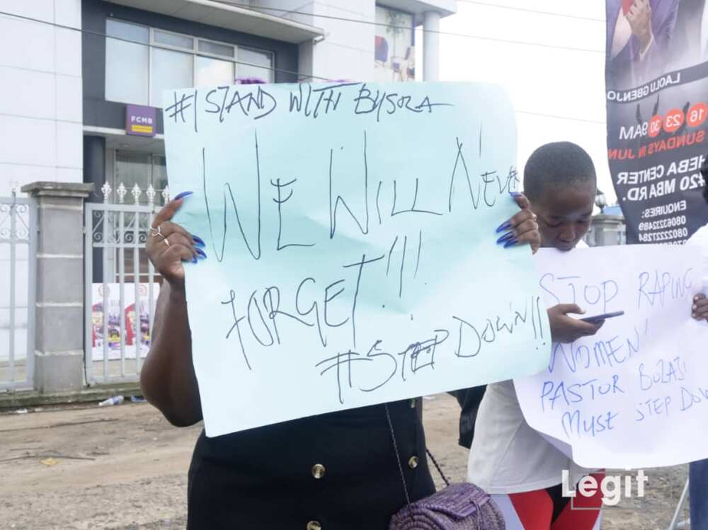 HAPPENING NOW: Heavy police presence at Lagos COZA church as Nigerians protest against Fatoyinbo (photos)