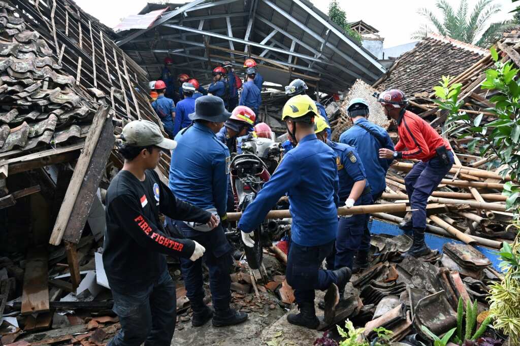 Indonesian girl, 7, found dead after day-long quake rescue effort