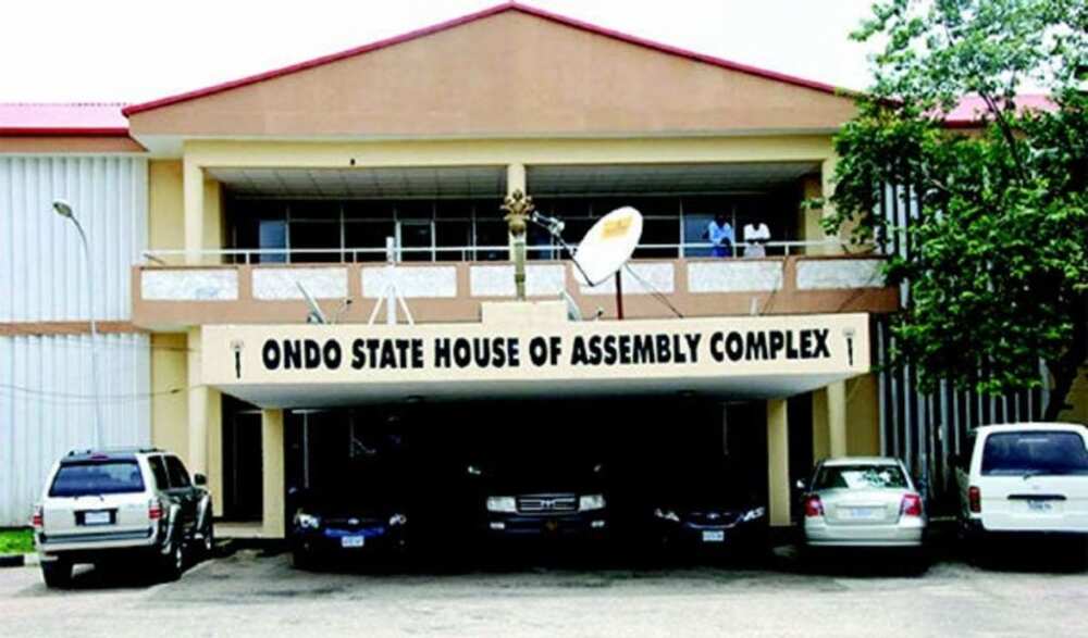 Majalisar dokokin Ondo ta tsige mataimakin kakakinta Iroju Ogundeji Majalisar dokokin Ondo ta tsige mataimakin kakakinta Iroju Ogundeji