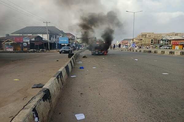 Policemen shot, 10 other injures as tension takes over Osun barely 24hrs Adeleke takes over Osun affairs