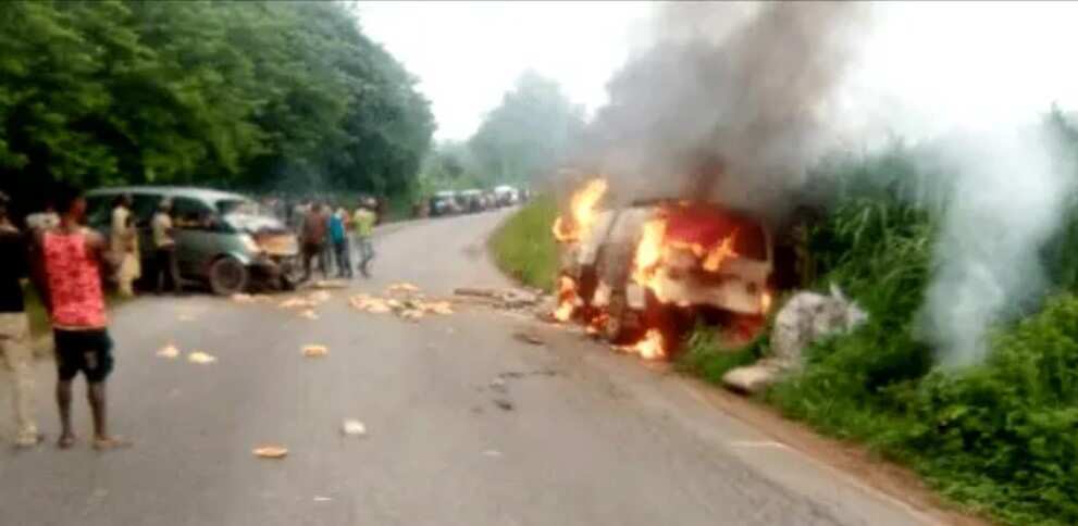Mota ta kone da Hausawa a jihar Enugu Mota ta kone da Hausawa a jihar Enugu