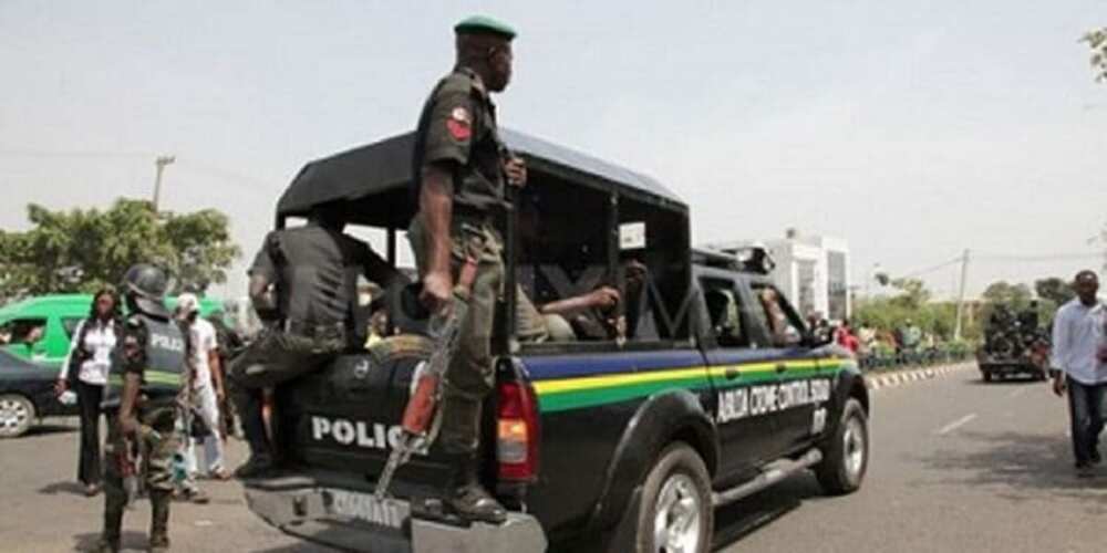 Kowa yaci ya amayar: Ƴan sanda sun cafke mutane 238 da laifin satar kayan tallafi a Adamawa Kowa yaci ya amayar: Ƴan sanda sun cafke mutane 238 da laifin satar kayan tallafi a Adamawa