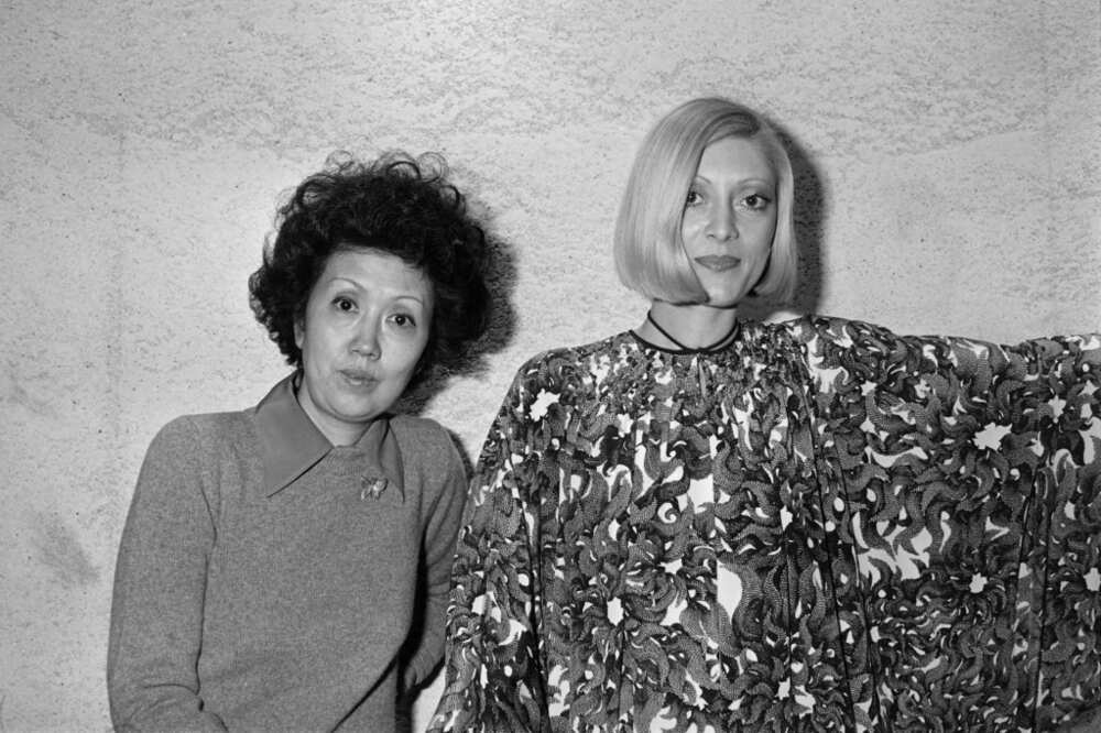 Hanae Mori (L) moved her atelier to Paris in the late 1970s and was quickly embraced by fashion insiders