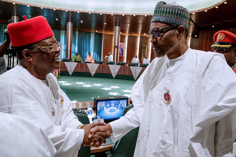 Gwamnan jihar Ebonyi; David Umahi tare da shugaban kasa Muhammadu Buhari