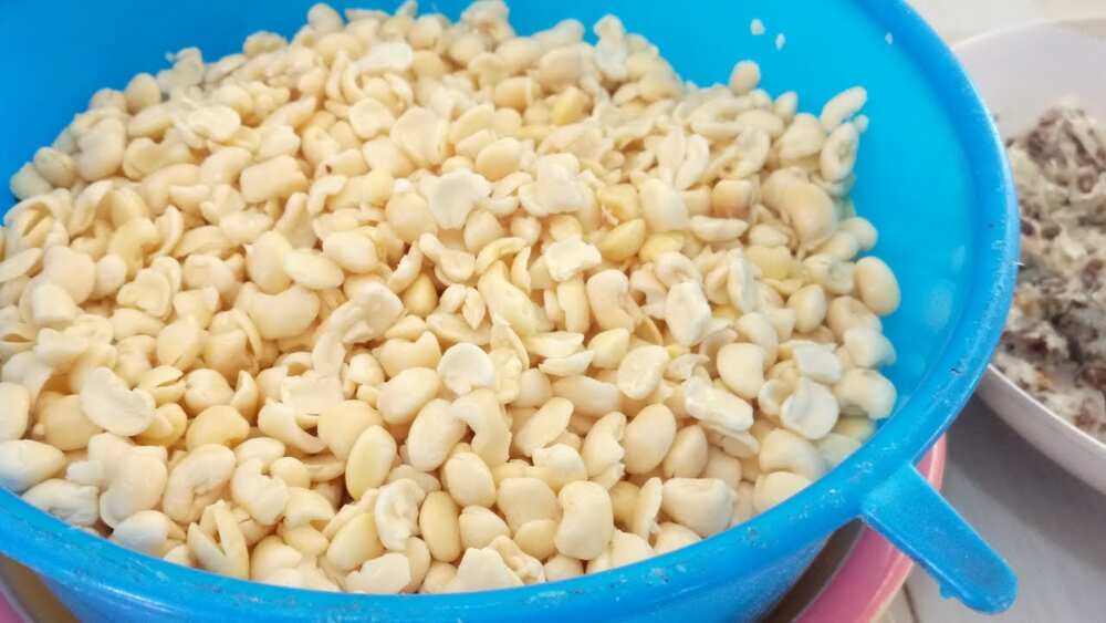 How to cook porridge beans with ripe plantain