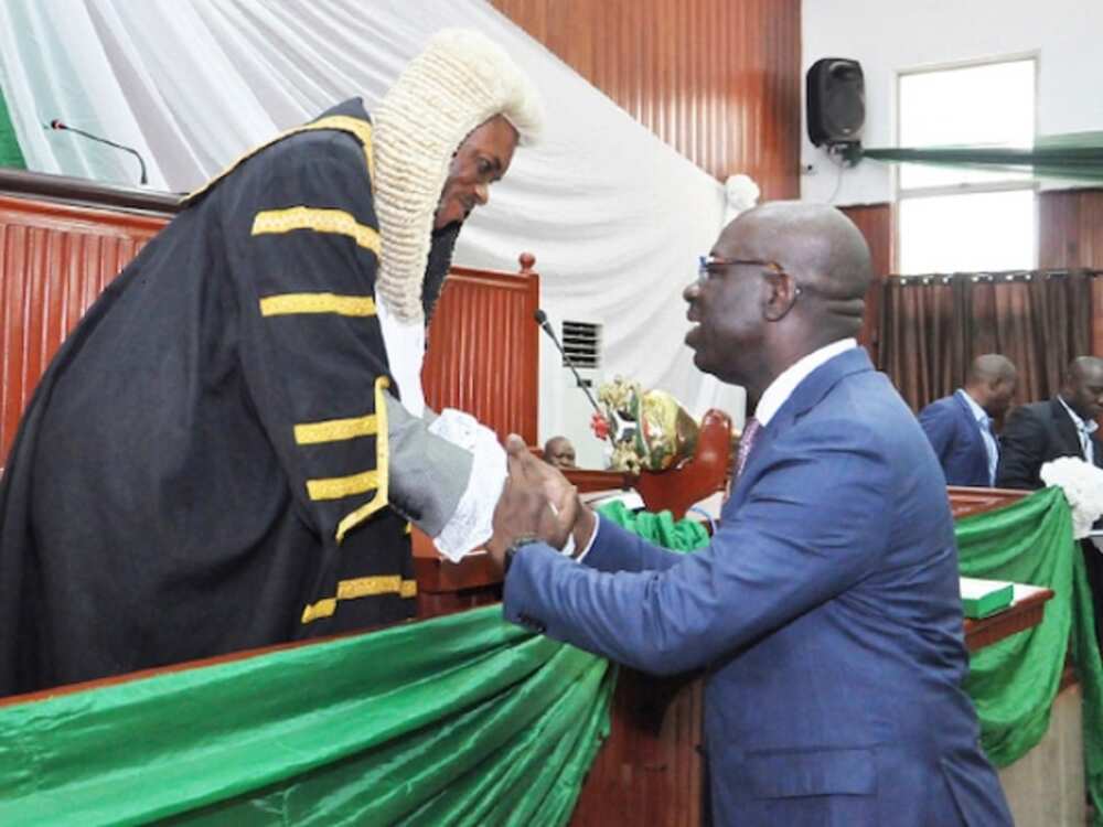Da duminsa: Kakakin majalisar jihar Edo da wasu 'yan majalisa 6 sun koma PDP Da duminsa: Kakakin majalisar jihar Edo da wasu 'yan majalisa 6 sun koma PDP